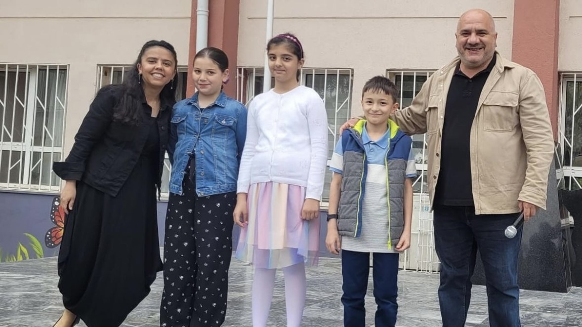 Türkiye Akıl ve Zeka Oyunları Turnuvası ilçe finalinde, 4-D sınıf öğretmenimiz Yeliz ERDEN liderliğinde, öğrencilerimizi başarılarından dolayı tebrik eder,başarılarının devamını dileriz.